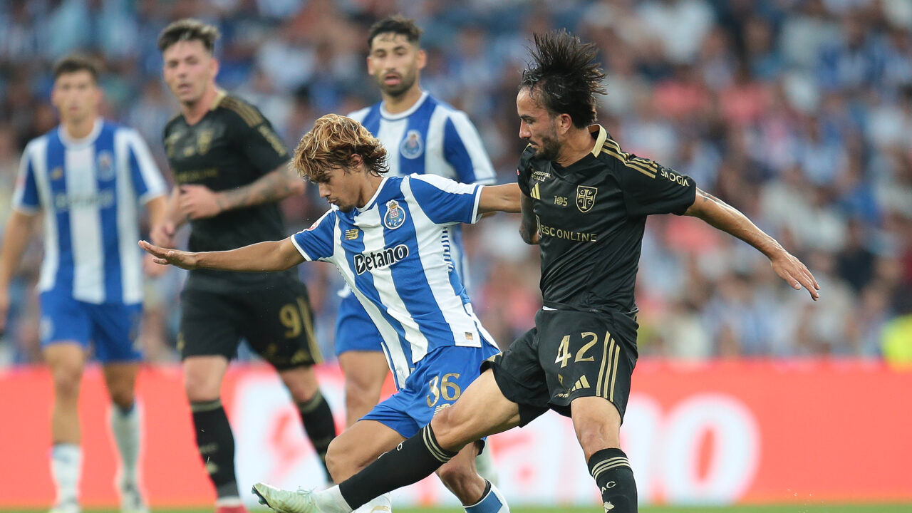 雷速娱乐网站-塞维利亚围绕葡超豪取连胜窗口期广东宏远调整名单以备足总杯，网友：科维托娃与50激战TL分钟 